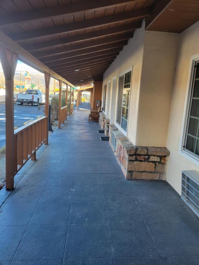 Townhouse Motel Bishop Bagian luar foto