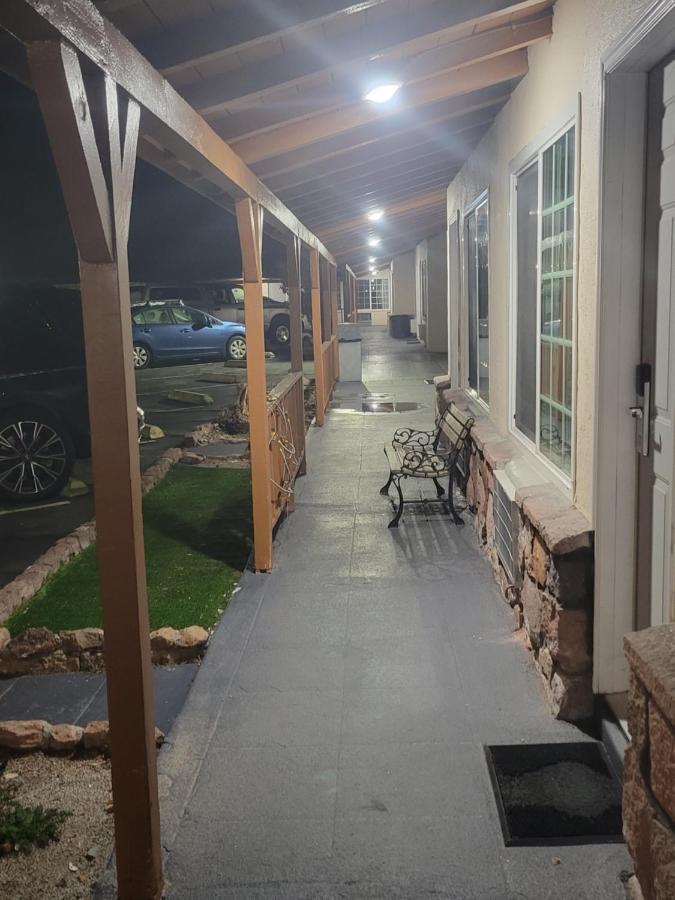 Townhouse Motel Bishop Bagian luar foto